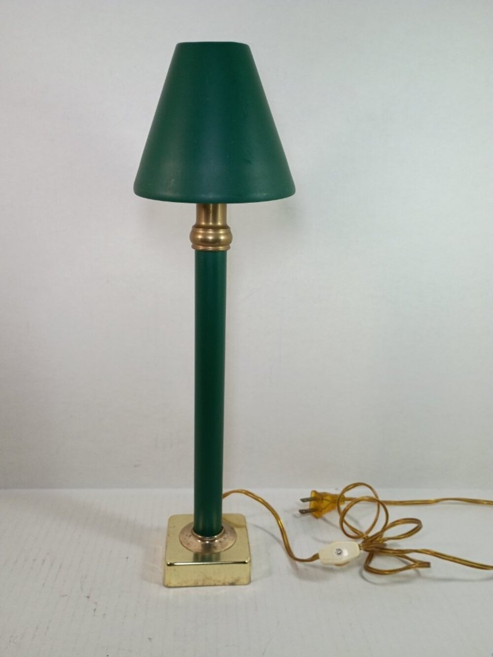 Vintage MCM Underwriters Laboratories Portable Lamp Forest Green And Gold